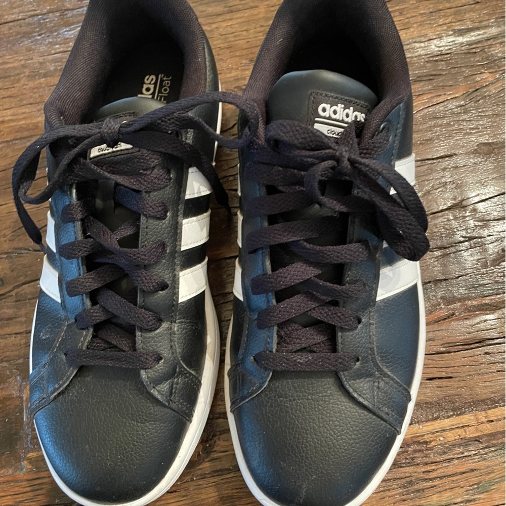 Adidas Women’s Cloud Foam Sneakers
Size 8.5 M
Color Black and White leather